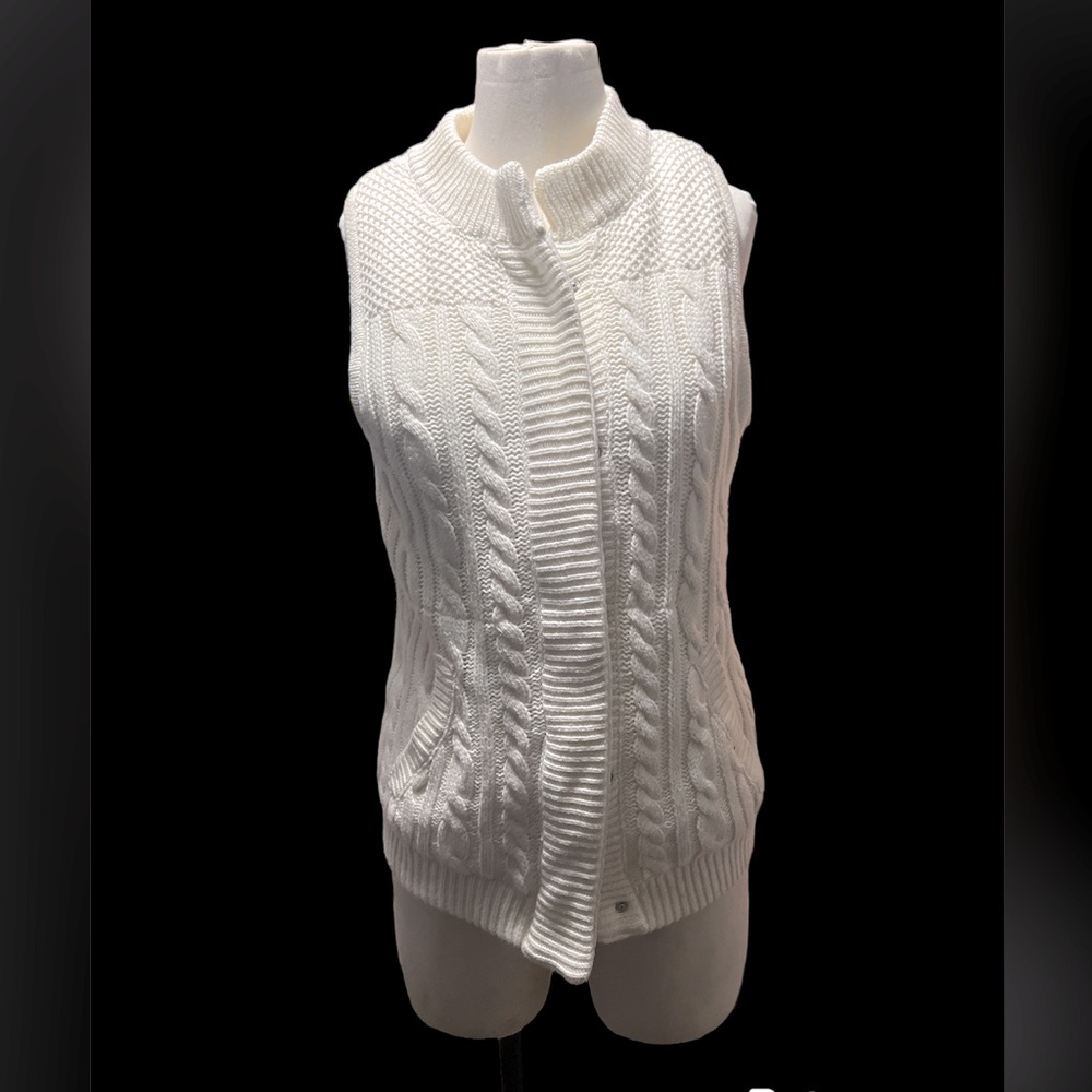 MAURICES | CABLE KNIT ZIP AND BUTTON CLOSURE LINED WHITE VEST SIZE SMALL